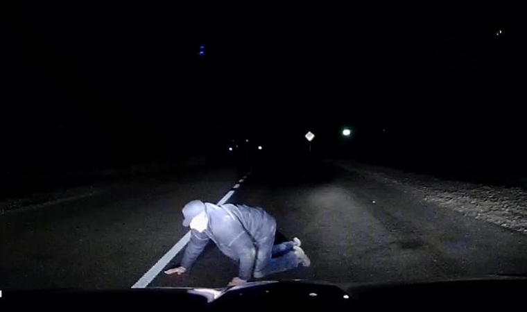 Policija aptiko kelyje ropojantį pėsčiąjį