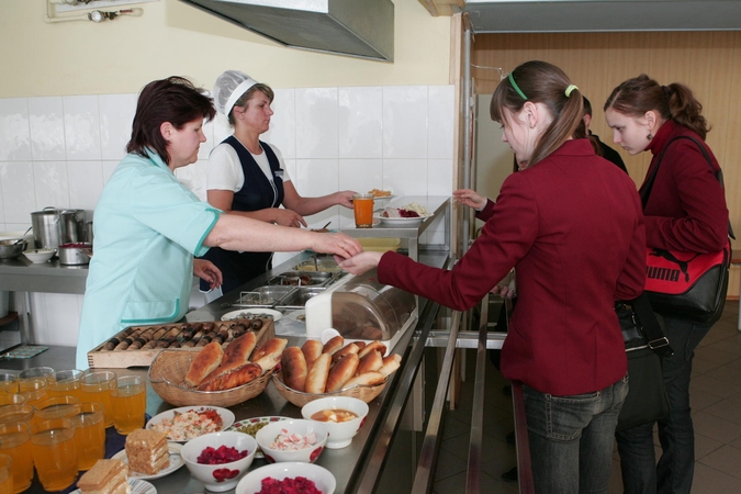 Bus skiriama daugiau pinigų nemokamam mokinių maitinimui