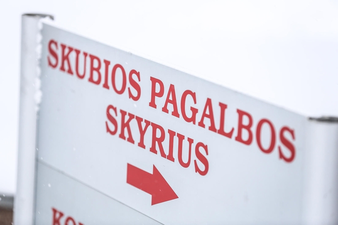 Jaunas vyras žandą persidūrė žarstekliu