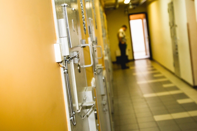 Prokuratūra tirs policininkų piktnaudžiavimą prieš sulaikytąjį