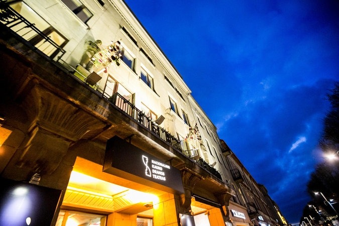 Ar norėtumėt naktį praleisti teatre?