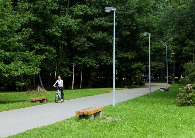 Ąžuolyno parke – nauji suoliukai