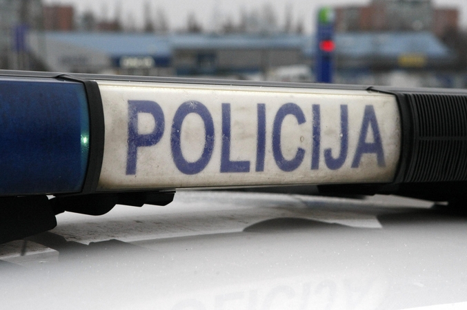Prisistatė policininku ir pareikalavo pinigų