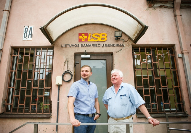 Jautrių širdžių namai – su kiauru stogu
