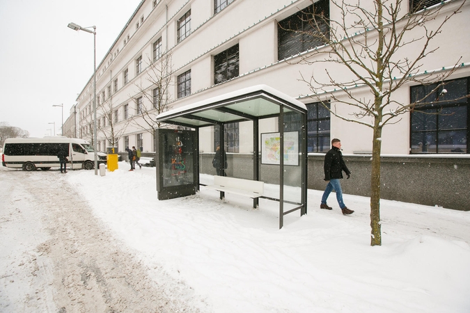 Po kritikos strėlių – nauji suoliukai stotelėse