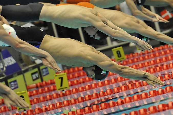 Lietuvos rekordą gerinę vaikinai į 50 m plaukimo peteliške finalą nepateko