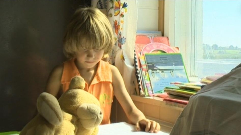Devynis svetimus vaikus auginanti šeima: su mumis nesisveikindavo kaimynai 