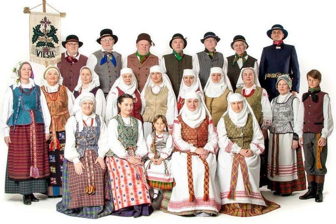 Neveronių „Viešios“ tautiniai kostiumai – gražiausi Lietuvoje