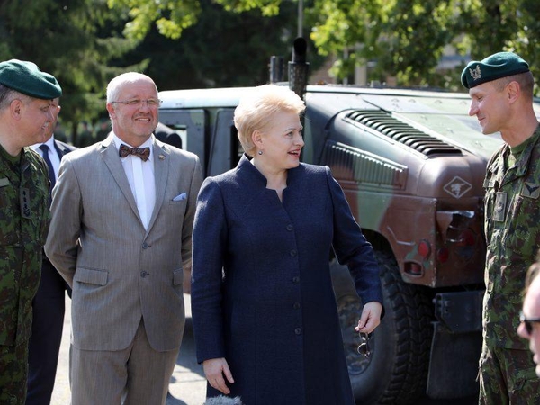 J. Olekas tikisi, kad privalomai karo tarnybai užteks tik savanorių