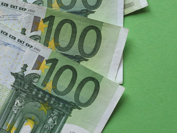Kitąmet mažiausi biudžetinių įstaigų darbuotojų atlyginimai didės 100 eurų