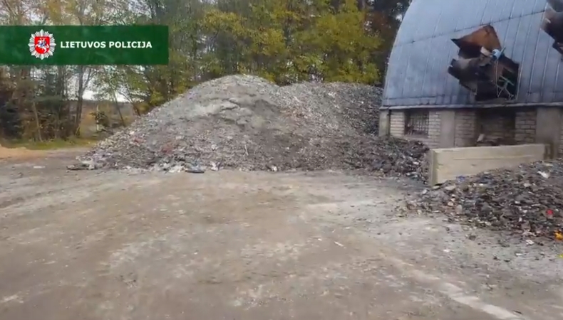 Dėl sukčiavimo atliekų tvarkymo sektoriuje sulaikyti aštuoni įtariamieji