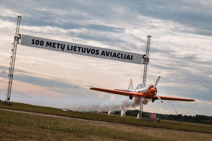 Aviacijos šventė Kaune: nuo skraidančios legendos iki didžiausios vėliavos nuleidimo