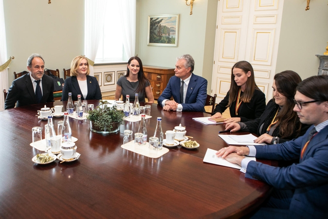 G. Nausėda žada pirkimuose pirmenybę įmonėms su kolektyvinėmis sutartimis