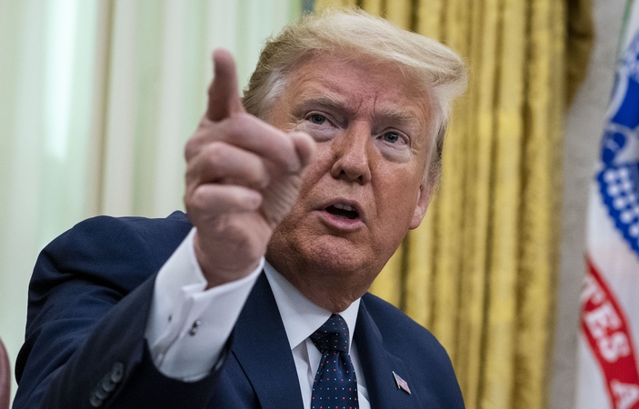 „Facebook“ ir „Twitter“ ėmėsi veiksmų prieš D. Trumpo paskyras