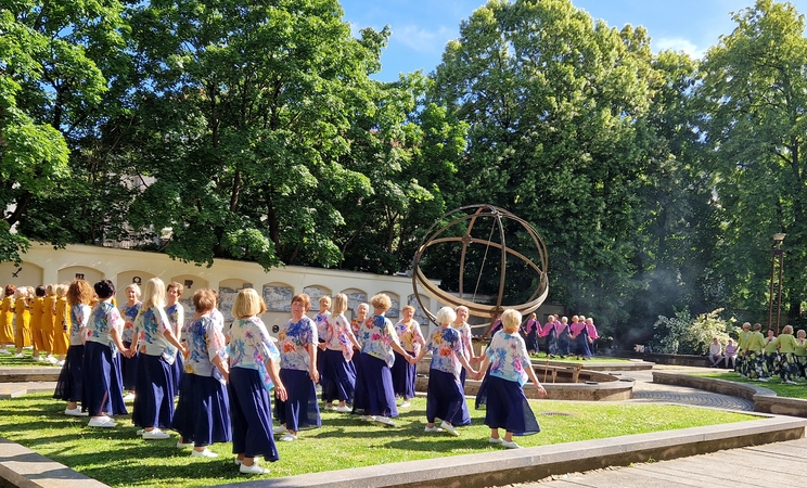 Vasaros saulėgrįža – tarp saulės laikrodžių