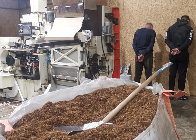 Kretingos rajone aptiktas nelegalus tabako fabrikas, rasta 1,6 mln. eurų vertės cigarečių