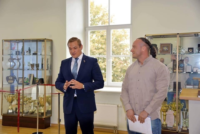 Ministras su žinomu kultūristu A. Pauliukevičiumi pradėjo unikalų projektą
