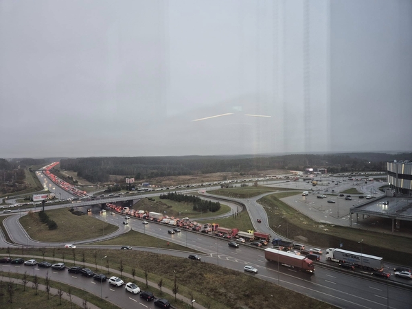 Vilniaus apskrityje įvykus vienuolikai avarijų, sostinėje susidarė transporto priemonių spūstys