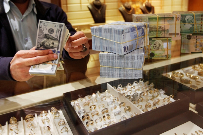 Vienas procentas pasaulio gyventojų valdo beveik pusę jo turto