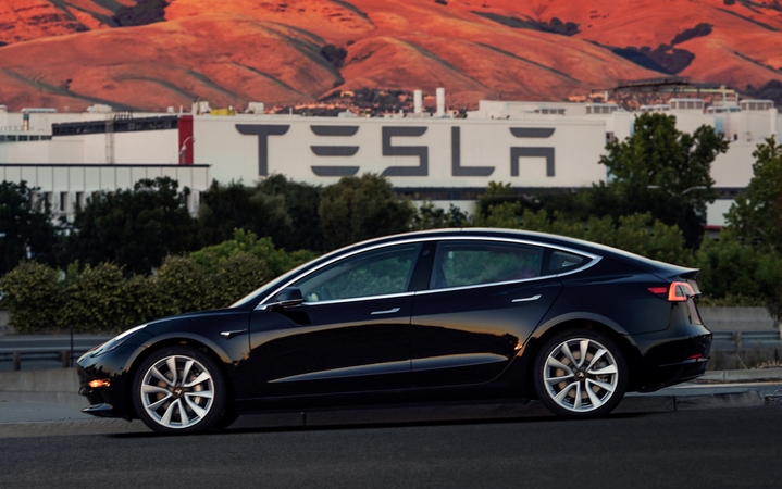 Kas žinoma apie naująjį "Tesla" sedaną "Model 3"?