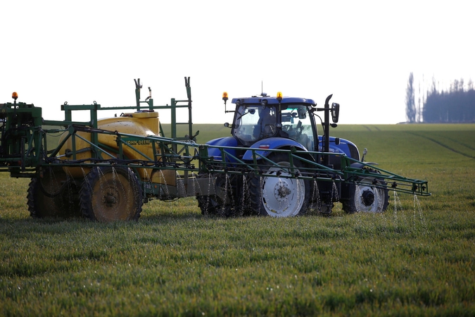 ES uždraudė prieštaringai vertinamą pesticidą