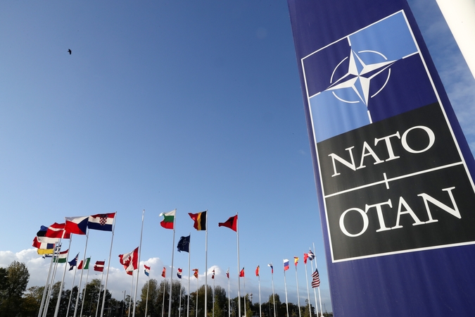 Ukraina pirmąkart dalyvaus NATO pasitarime dėl ginkluotės politikos