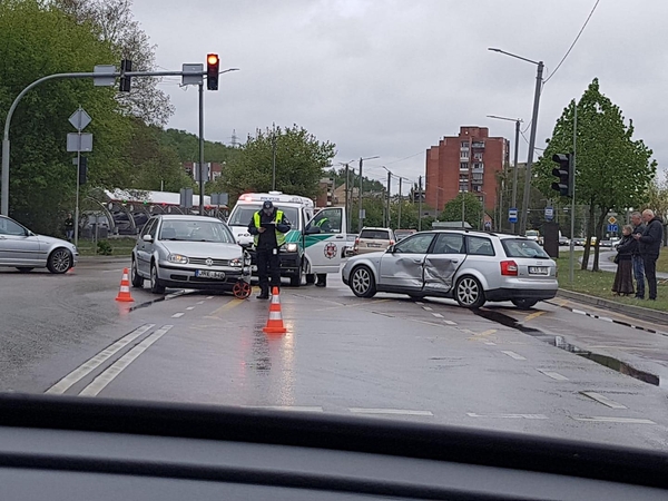 Per avariją Raudondvario plente nukentėjo vairuotojas