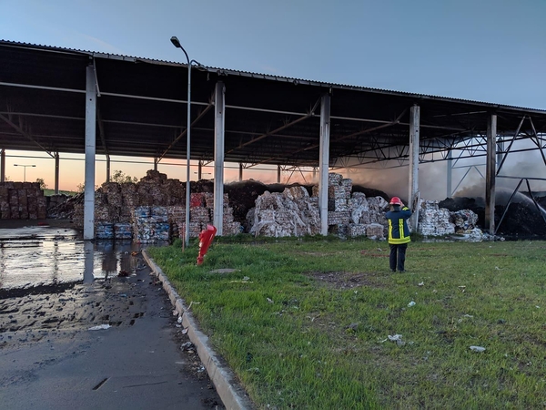 Didelis gaisras Marijampolės sąvartyne: degė plastmasinės atliekos