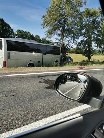 Kraupi avarija Šiaulių rajone: vienas žmogus žuvo, dar dešimt sužeisti