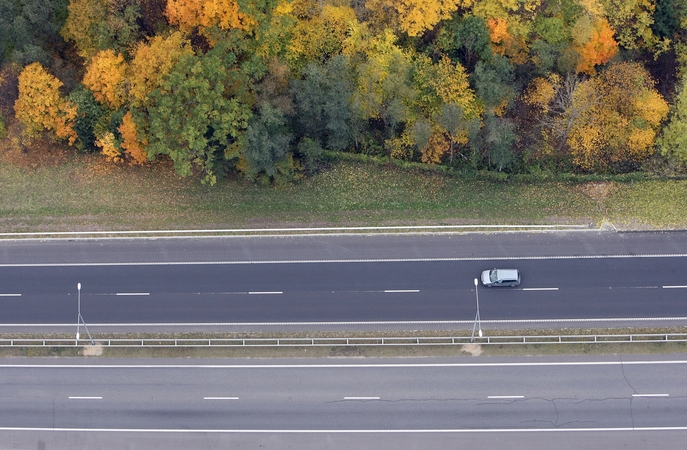 Kelininkai: šalies kelių dangos drėgnos, tačiau žymesnio lietaus dieną nenumatoma