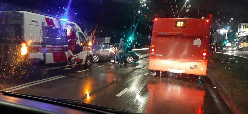 Per avariją V. Krėvės prospekte nukentėjo moteris