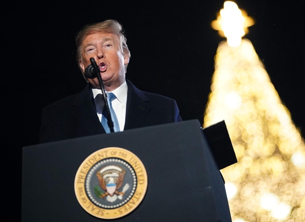 Apklausa: D. Trumpo populiarumas apkaltos proceso metu išaugo