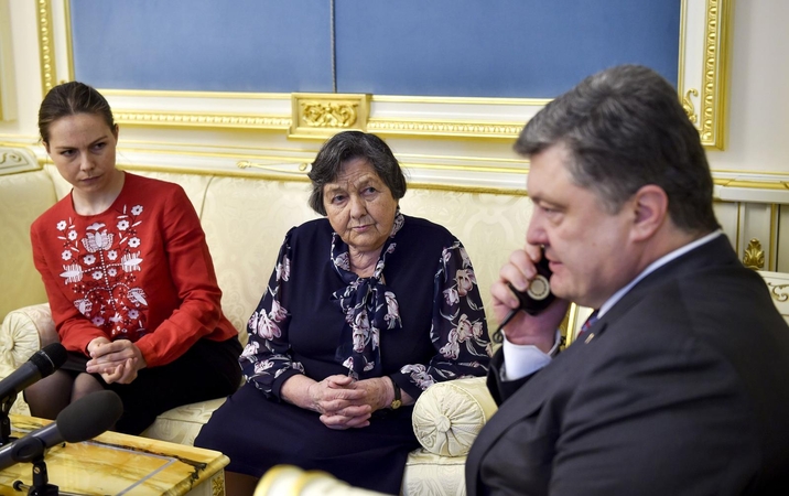 N. Savčenko po pokalbio su P. Porošenka nutrauks bado streiką 