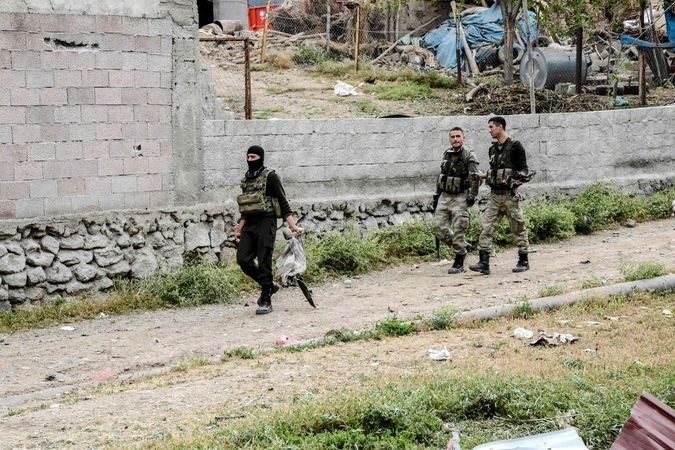 Turkijoje per susirėmimus su kurdais ir sraigtasparnio avariją žuvo aštuoni kariai