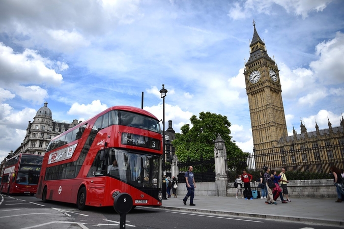 Britanija sieks europiečius imigrantus palikti be pašalpų