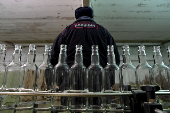 Rusijoje nuo surogatinio alkoholio mirusių žmonių skaičius padidėjo iki 76