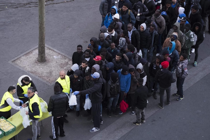 Paryžiaus policija iš palapinių stovyklos iškraustė šimtus migrantų