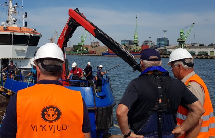 Aprūpinimas: daugiausia specialios technikos ir laivų, kurie gali likviduoti ir taršą, Klaipėdoje turi Uosto direkcija.