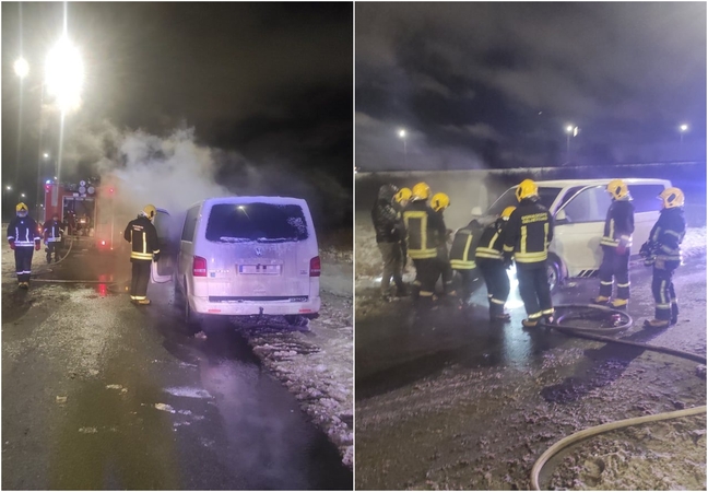 Kalėdų vakarą atvira liepsna degė automobilis