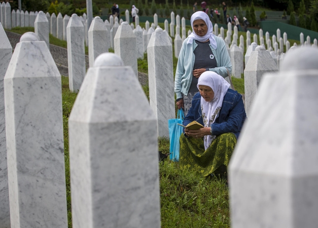 ES ragina nepamiršti Srebrenicos tragedijos