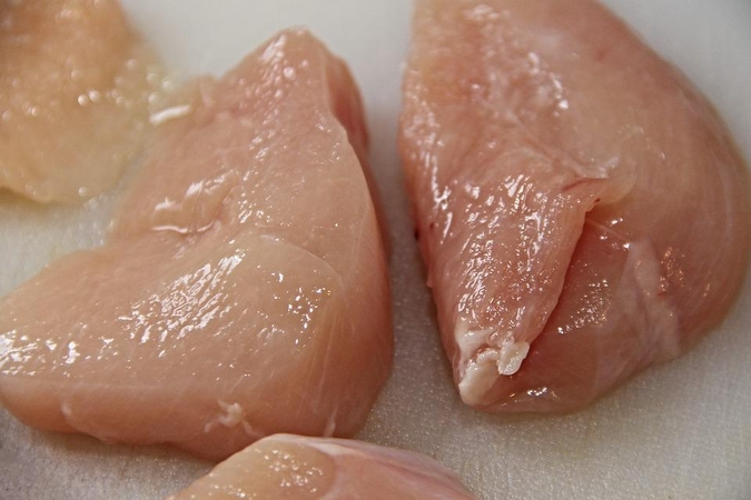 Veterinarijos tarnyba kreipėsi į Lenkiją dėl salmonelėmis užkrėstos vištienos