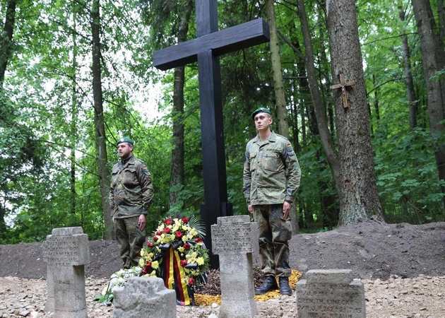 Prie karių kapų – raginimai siekti taikos