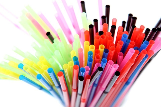 Prekybos tinkle „Iki“ nebelieka vienkartinių plastikinių indų ir šiaudelių