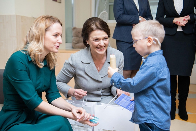 Diana Nausėdienė (viduryje)