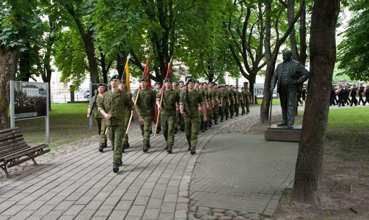 Prisiekė nauja Jaunesniųjų karininkų vadų laida