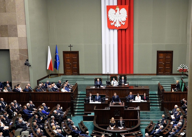 Lenkų žiniasklaida boikotuoja jai duris užtrenkiantį parlamentą
