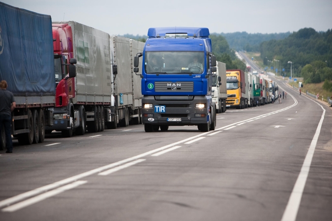 Eilės Baltarusijos pasienyje: beveik para laukimo ir 100 tūkst. eurų nuostolių