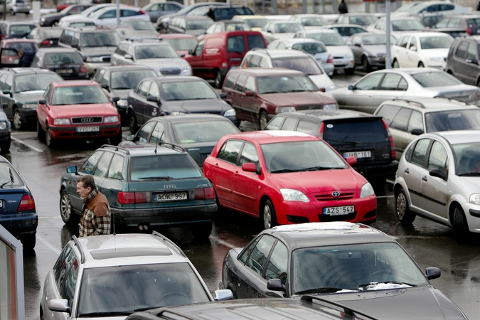 Kaip automobilio įlenkimai gali dingti greitai ir be dažymo?