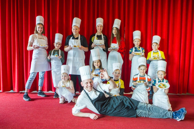 Iš mažųjų konditerių rankų – saldi dovana mamai