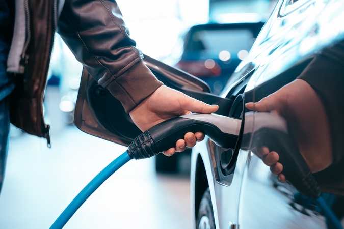 Klaipėdoje elektromobiliai viešose stotelėse bus kraunami tik valandą